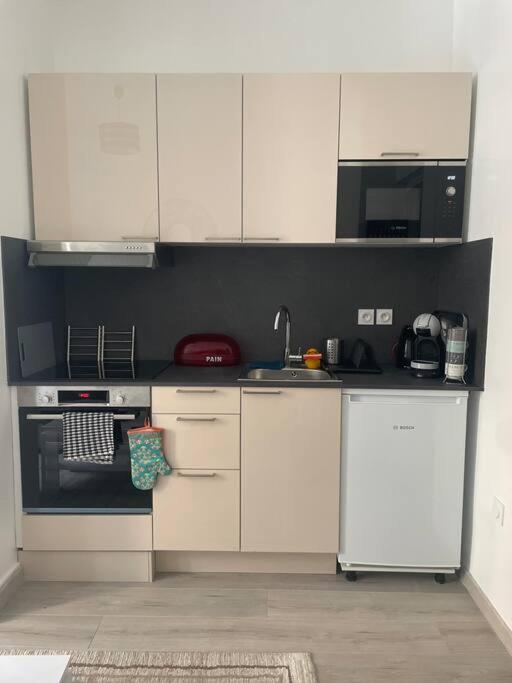 Cosy Apartment In Paris Saint-Ouen  ภายนอก รูปภาพ