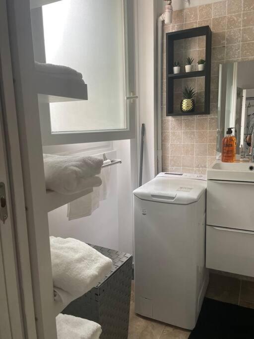 Cosy Apartment In Paris Saint-Ouen  ภายนอก รูปภาพ