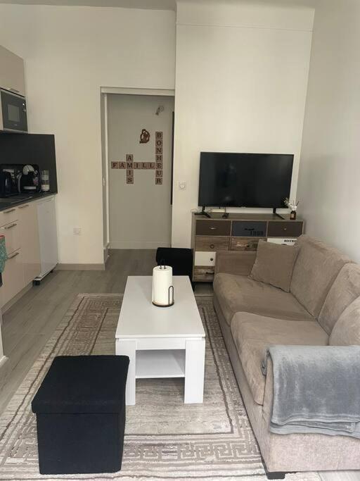 Cosy Apartment In Paris Saint-Ouen  ภายนอก รูปภาพ